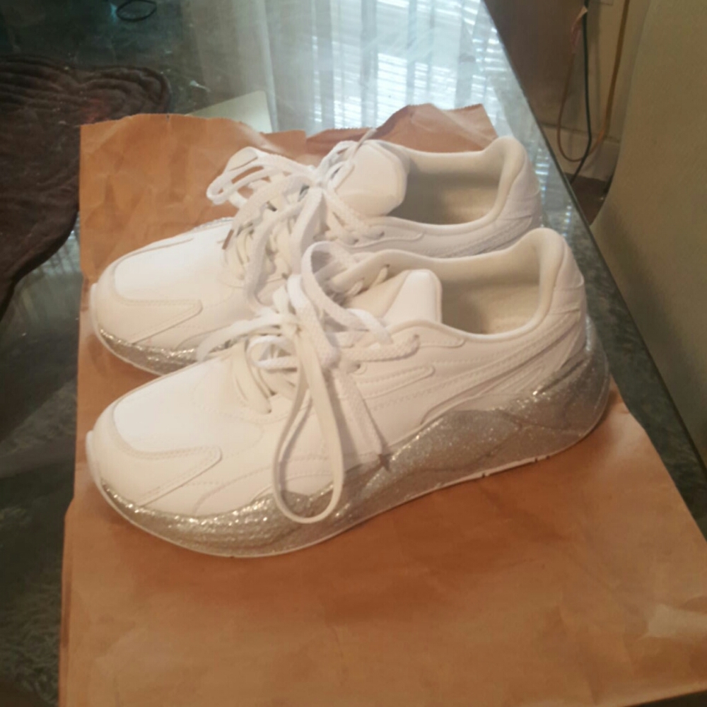 PUMA  sneakers silver/glittery bottom cute! Womens